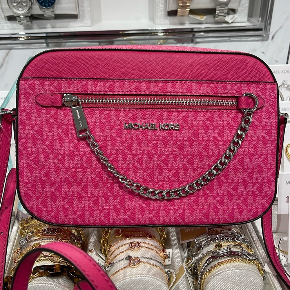 Michael Kors Jet Set Large Signature Logo Chain Crossbody Bag
Dragonfruit
NWT